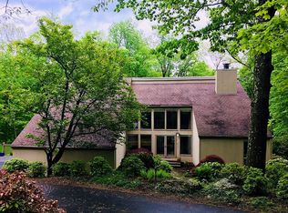 22 Grove Hill Rd, Woodbridge, CT 06525