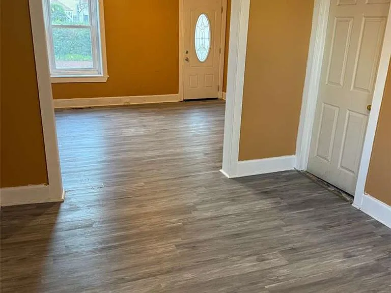 917 Center St — Photo 21