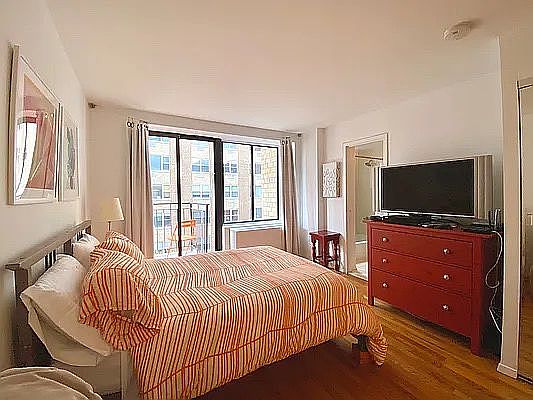 1st image of 306 Mott St APT 6B