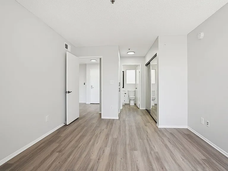 310 Virgil — Photo 42