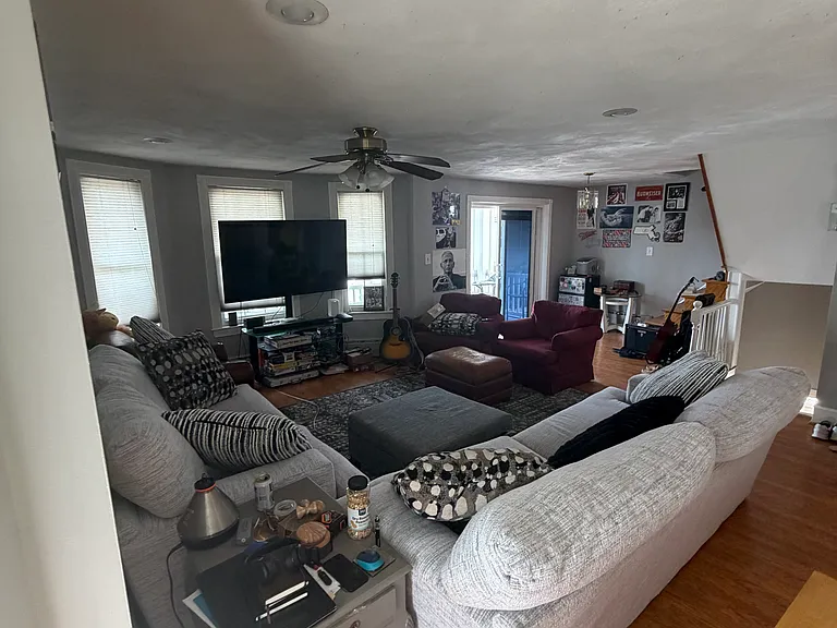 27-29 Minnesota Ave #2 — Photo 2