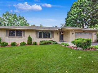 895 Copenhill DRIVE, Waukesha, WI 53186