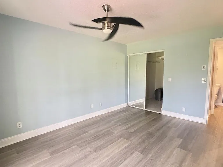220 Seville Ct #J — Photo 8