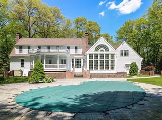 6 Maplecrest Dr, Danbury, CT 06811