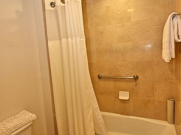 5th image of 221 9th St S #121