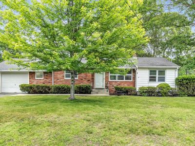 4 Holiday Court, Hampton Bays, NY, 11946