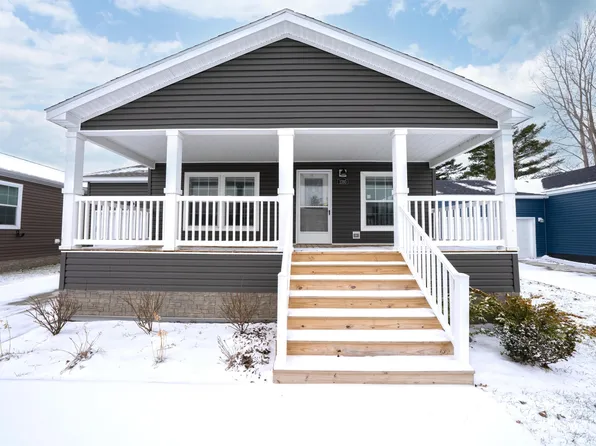 2760 Naples Ct, Lapeer, MI 48446