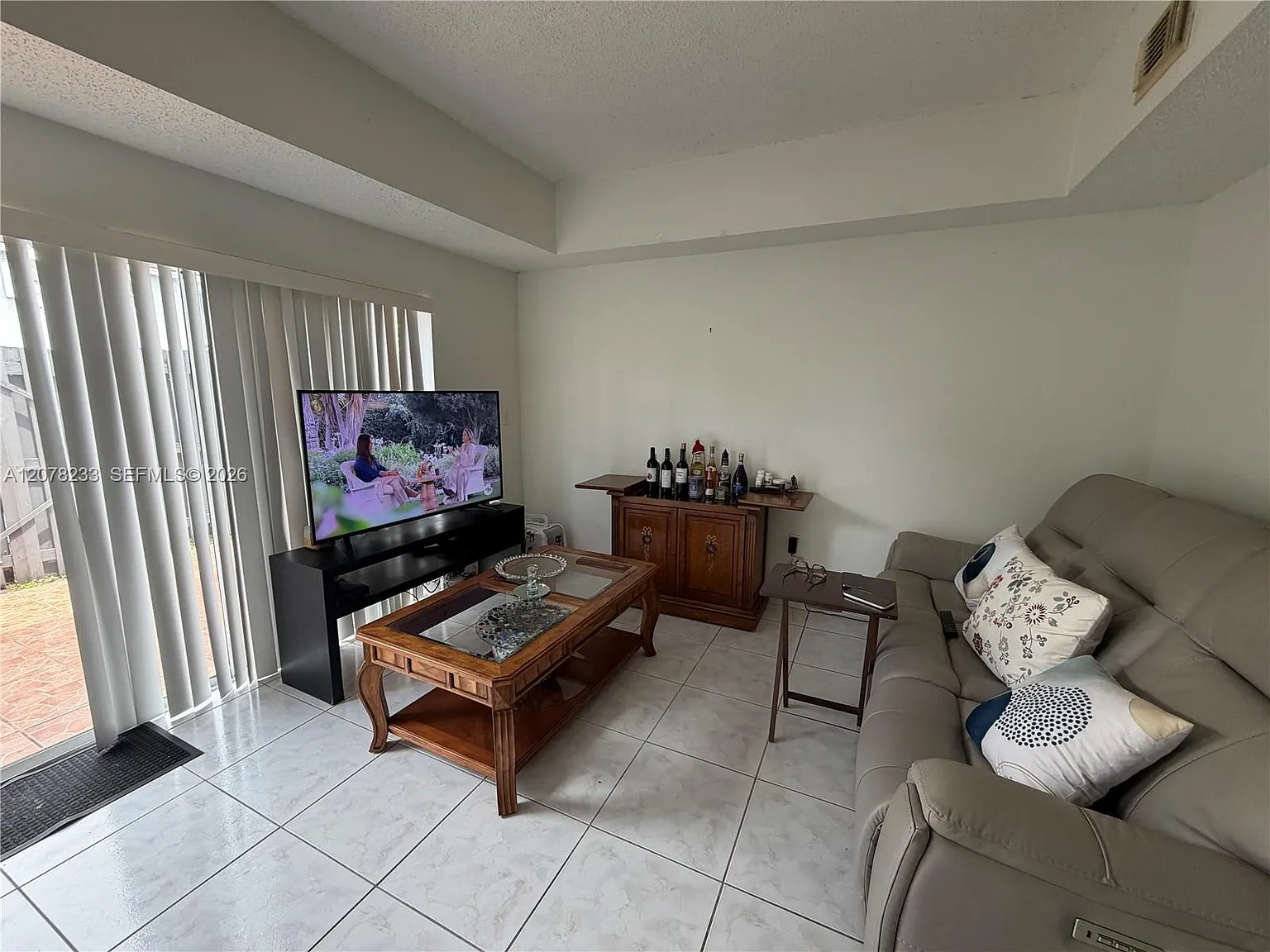 3 bed, 2.5 bath, $3,000 — Photo 4