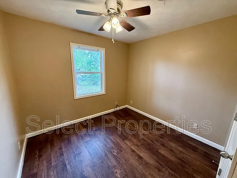 2310 Fairfield Dr — Photo 7