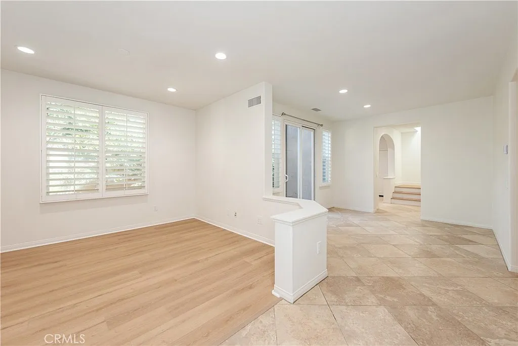 3 bed, 2.5 bath, 1534 sqft, $4,650 — Photo 3