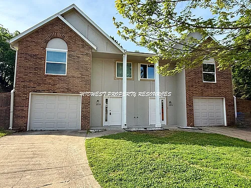 203 NW Market Pl #B Photo 1 203 NW Market Pl #B Photo 1