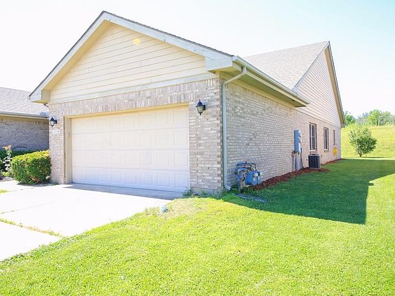 2nd image of 123B Clubhouse Ln