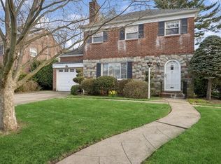 60 Huntington Rd, Garden City, NY 11530