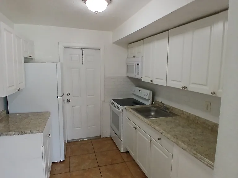619 NW 6th Ave #1 — Photo 3