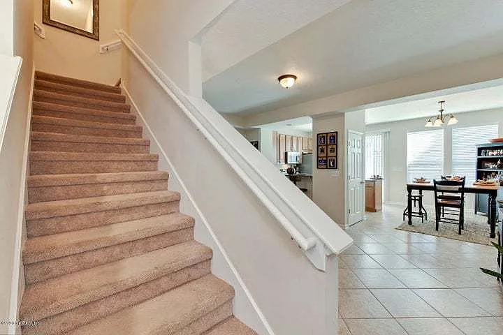 619 Grover Ln — Photo 3