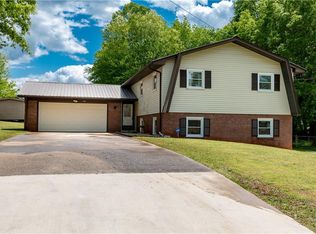 2560 31st Street Dr NE, Hickory, NC 28601