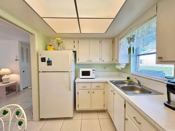 2653 Dudley Drive W #F, West Palm Beach, FL 33415