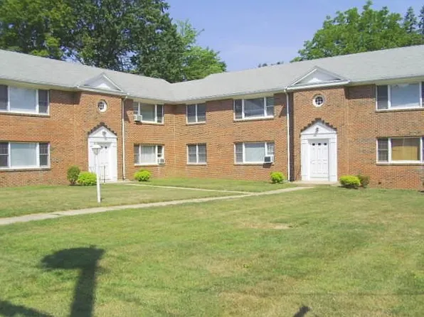 21 Hallock St APT 18, Amherst, MA 01002