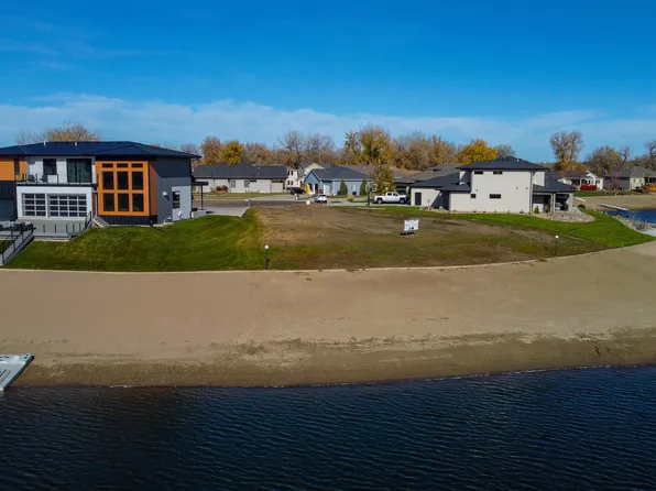 3918 Waterfront Pl SE, Mandan, ND 58554
