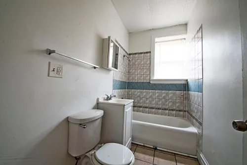 6933 S Indiana Chicago, IL 60637 Photo 1