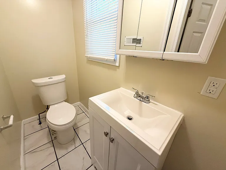7275 Saybrook Ave — Photo 9
