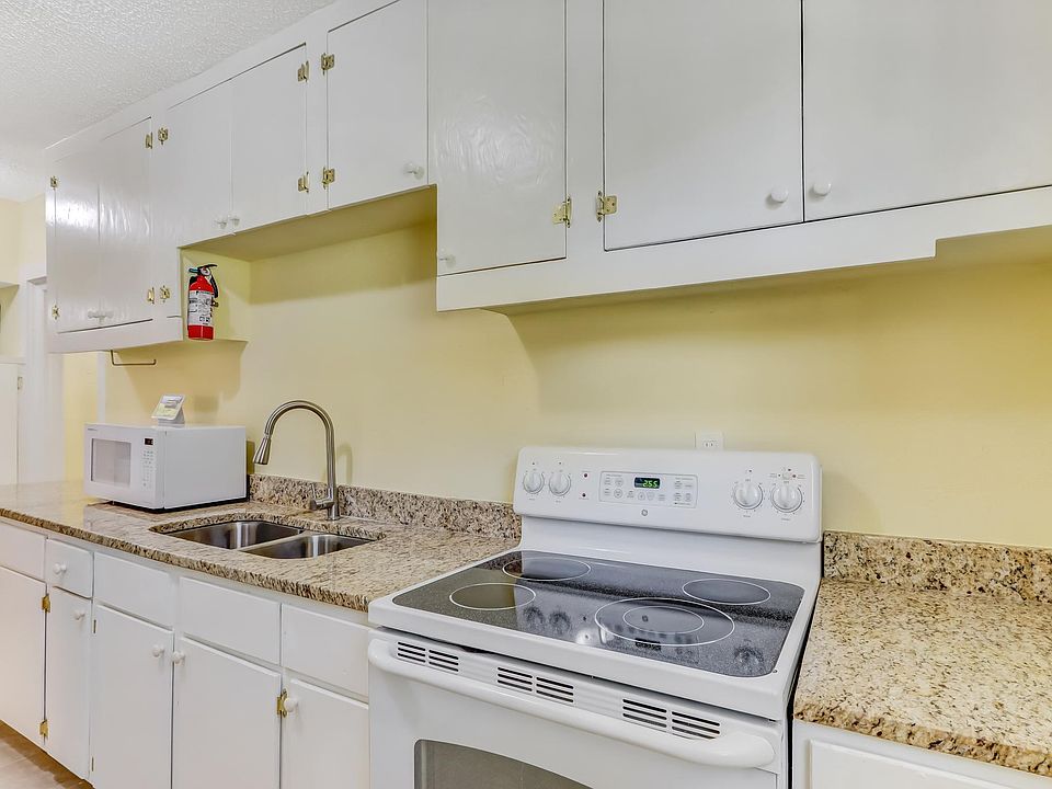 1st image of 1552 E 11th St #12787956