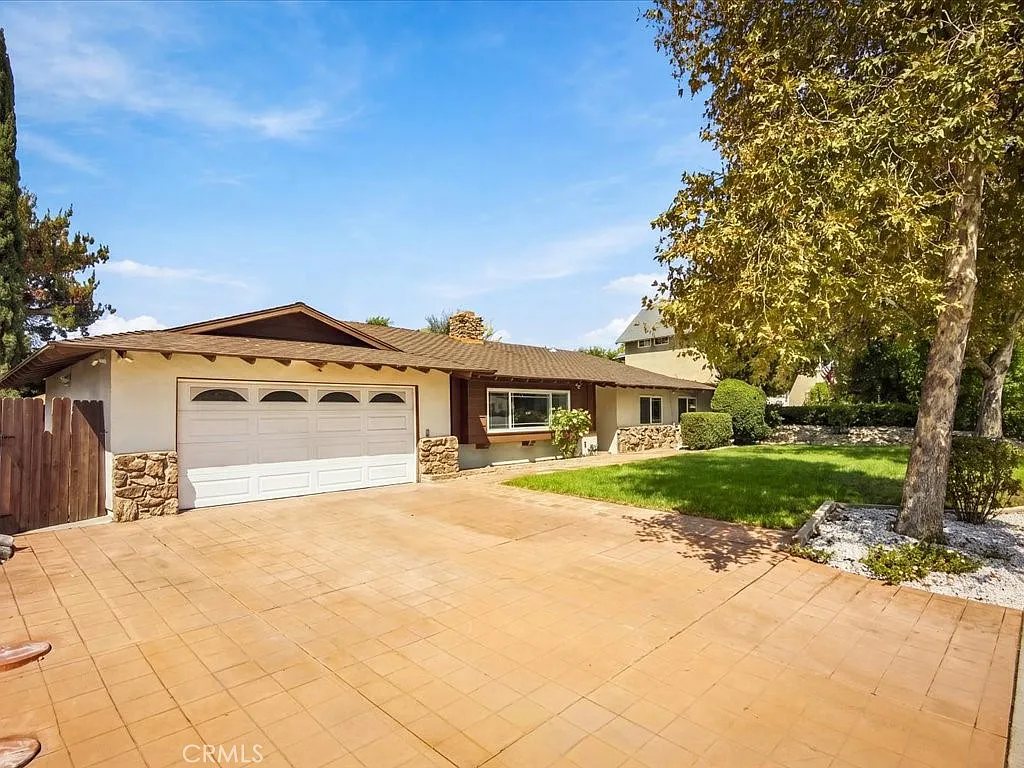 4 bed, 2280 sqft, $5,000 — Photo 2
