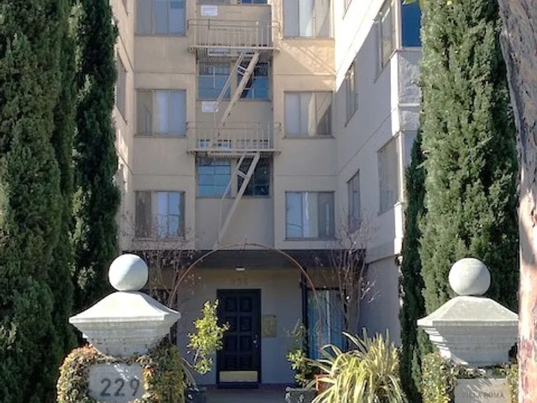 229 Macarthur Blvd #3A — Photo 1