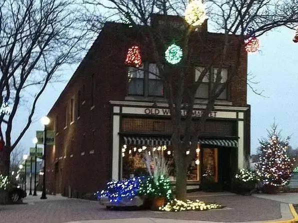 52 Indiana Ave APT 3, Valparaiso, IN 46383
