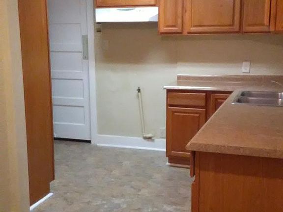 4th image of 1492 W 35th St