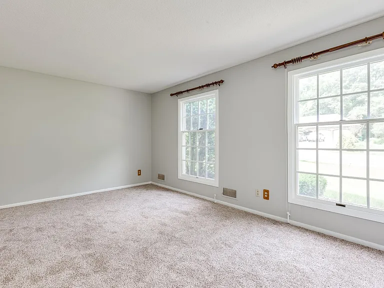 7116 Gleason Rd — Photo 15