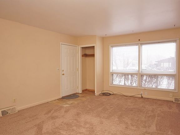 3rd image of 617 E Iowa St