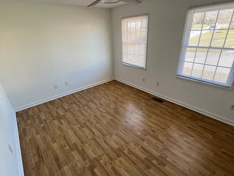 429 Westwood Dr #14 — Photo 15