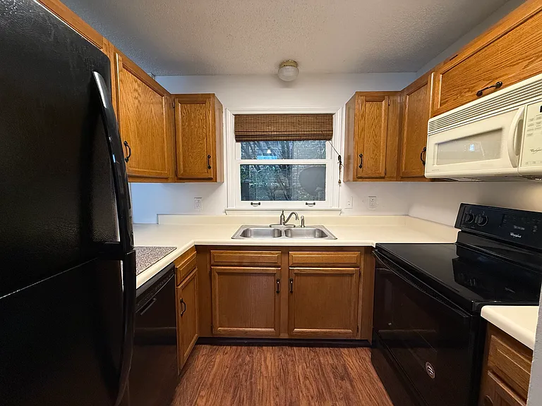 1819 Wedgewood Ave — Photo 5