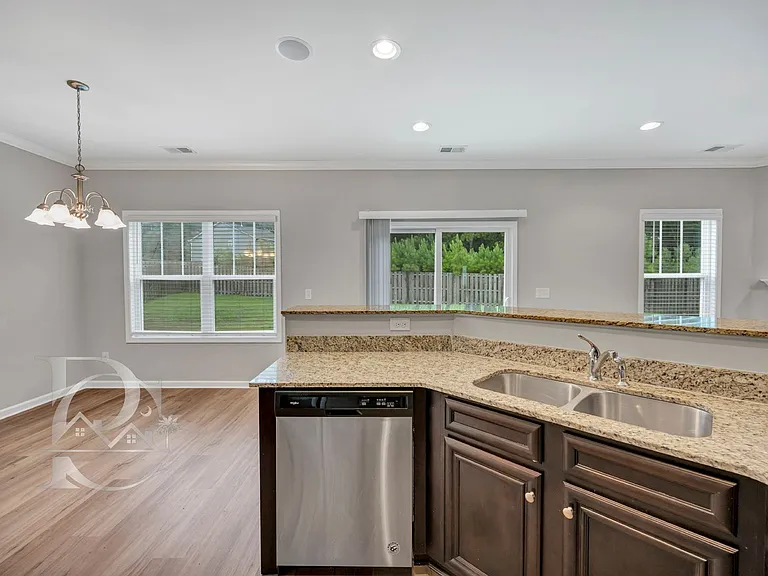 122 Drummond Way — Photo 10