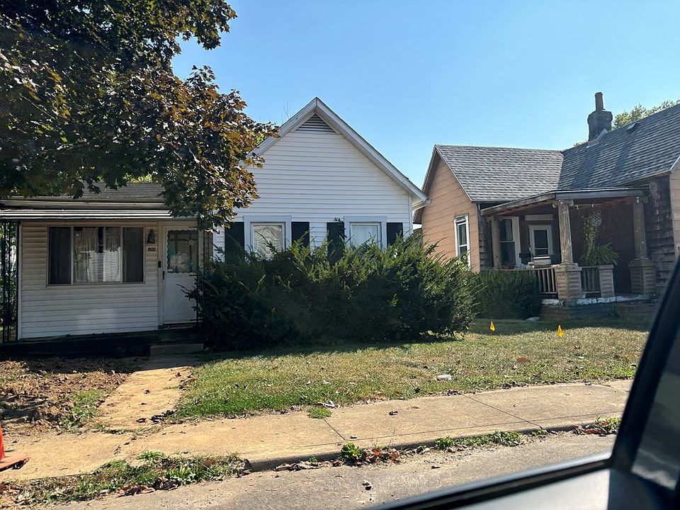 2nd image of 802 E 4th St