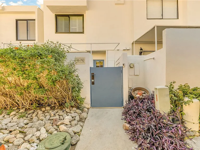 48792 Desert Flower Dr — Photo 2