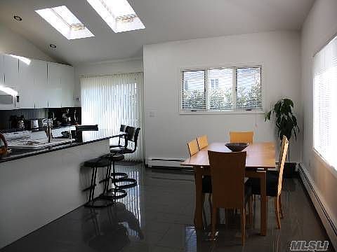 4th image of 833 Moore St
