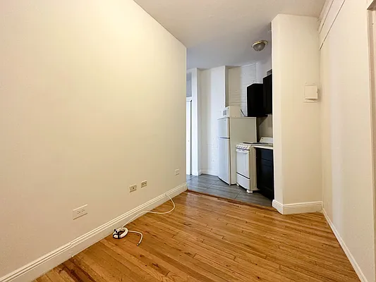 Rented by Kahen Properties | media 15