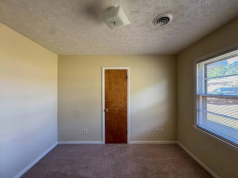 987 Lisa Ave — Photo 12