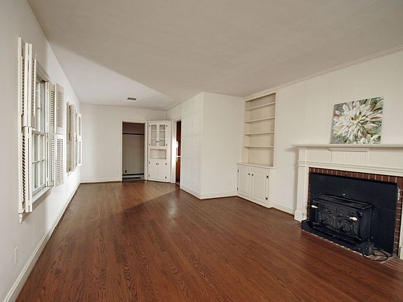 3rd image of 910 S Crescent Dr
