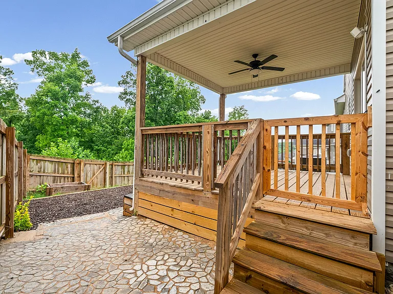 1042 Winesap Rd — Photo 35