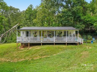 16 Collins Mountain Dr, Asheville, NC 28804