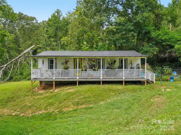 16 Collins Mountain Dr, Asheville, NC 28804