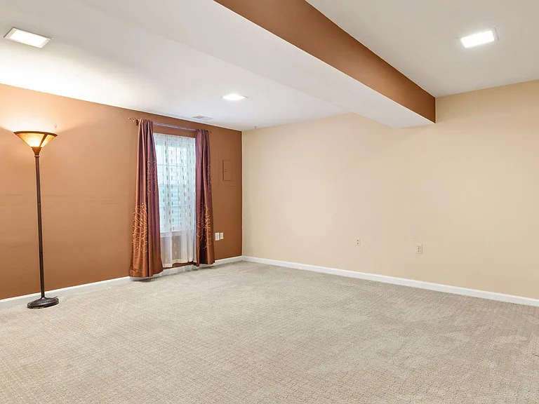 4453 Holly Ave — Photo 36