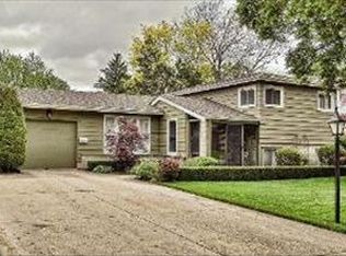 125 S Waverly Pl, Mount Prospect, IL 60056
