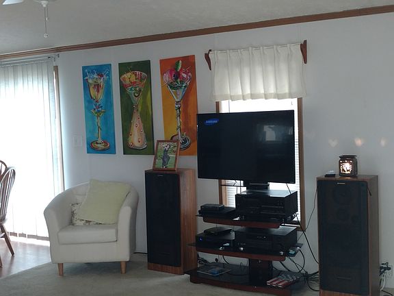 3rd image of 45 Golden Ash Ln