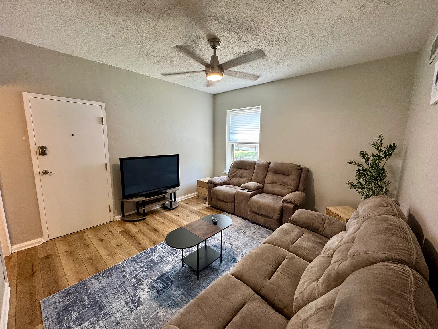 2 bed, 800 sqft, $1,350 — Photo 4