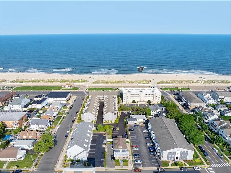 606 Beach Ave #3 — Photo 22