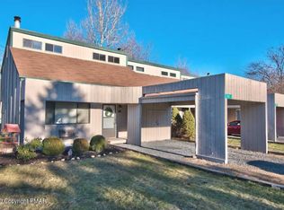 111 Ridge Dr, Tannersville, PA 18372